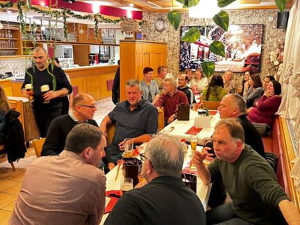 2025-12-13 Weihnachtsfeier-Fussball-01
