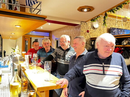 2025-12-13 Weihnachtsfeier-Fussball-03