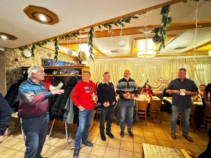 2025-12-13 Weihnachtsfeier-Fussball-05